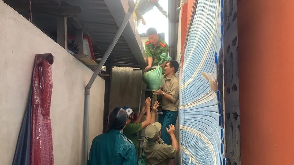 Đà Nẵng, Thừa Thiên-Huế yêu cầu người dân không ra khỏi nhà bắt đầu từ trưa 14-11 ảnh 2