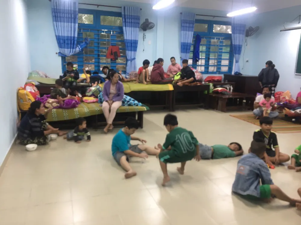 Hàng trăm người dân đảo Cồn Cỏ di tản xuống hầm trú bão ảnh 10