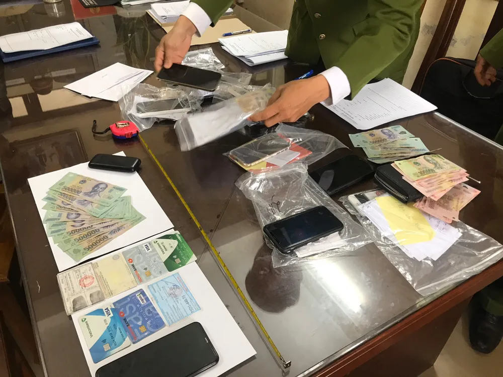 Bắt nhóm đối tượng giả mạo công ty tài chính lừa đảo hàng trăm người ảnh 2