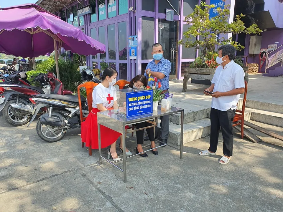 Ông Đoàn Ngọc Hải làm phục vụ bàn tại quán cơm 5.000 đồng ở Huế  ảnh 7