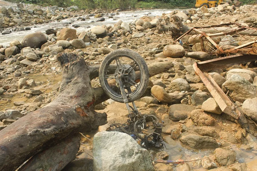 Huy động thêm máy múc tìm kiếm các nạn nhân mất tích tại Thủy điện Rào Trăng 3 ảnh 3