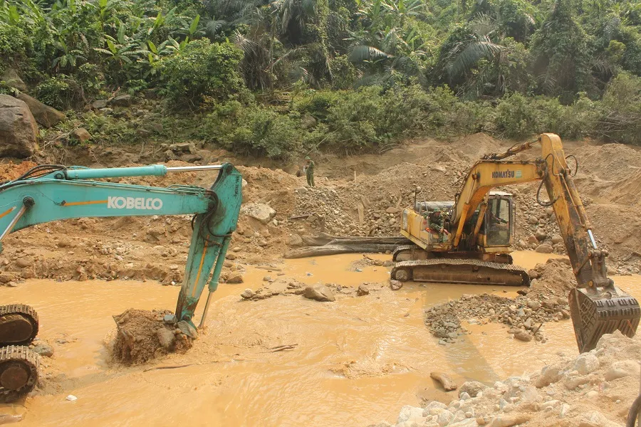 Lật tung hơn 30.000m³ đất đá vẫn không tìm thấy nạn nhân Thủy điện Rào Trăng 3 ảnh 2