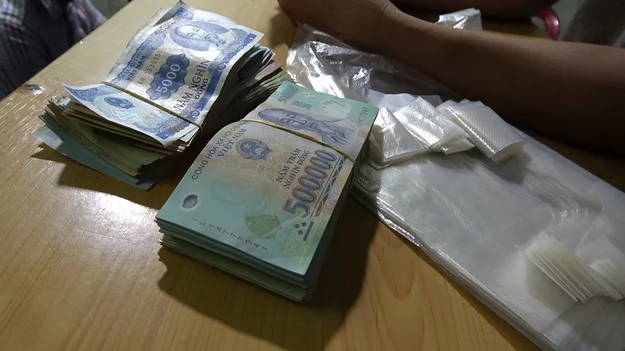 Bắt giam 2 đối tượng tổ chức đánh bạc hàng tỷ đồng tại quán cà phê ảnh 5