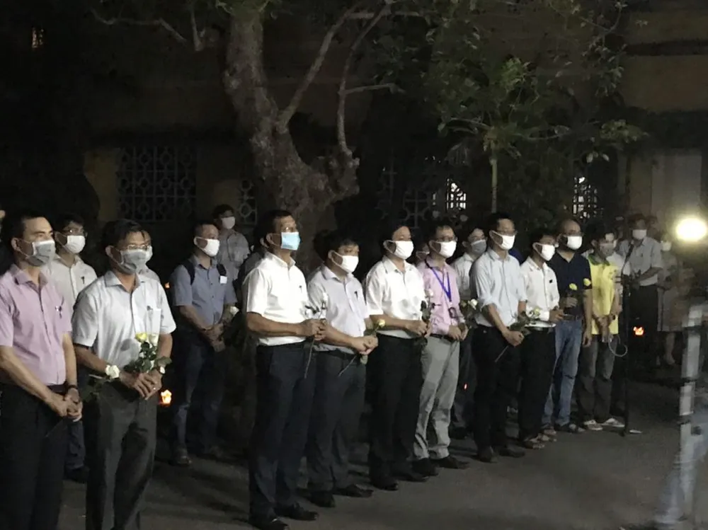 Chủ tịch nước truy tặng Huân chương Dũng cảm cho sinh viên cứu người Nguyễn Văn Nhã ảnh 2