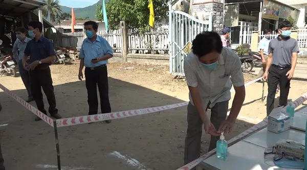 Thừa Thiên - Huế: Diễn tập bầu cử tại cụm dân cư cách ly chống dịch Covid-19  ảnh 4