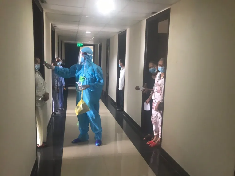 Thừa Thiên - Huế: Đưa phiếu cử tri đến tận phòng cho công dân đang cách ly tập trung ảnh 2