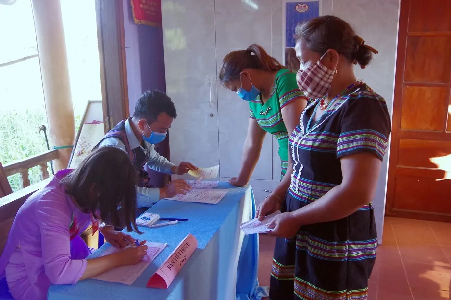 Quân dân vùng biên cương ở A Lưới nô nức đi bầu cử  ảnh 4