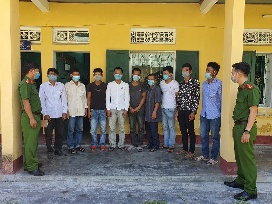 Khởi tố cán bộ quản lý bảo vệ rừng chỉ điểm phá rừng thông ảnh 1