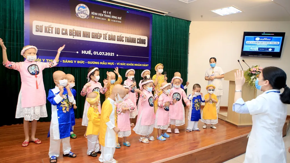 10 bệnh nhi ung thư “hồi sinh” nhờ ghép tế bào gốc tự thân  ảnh 2