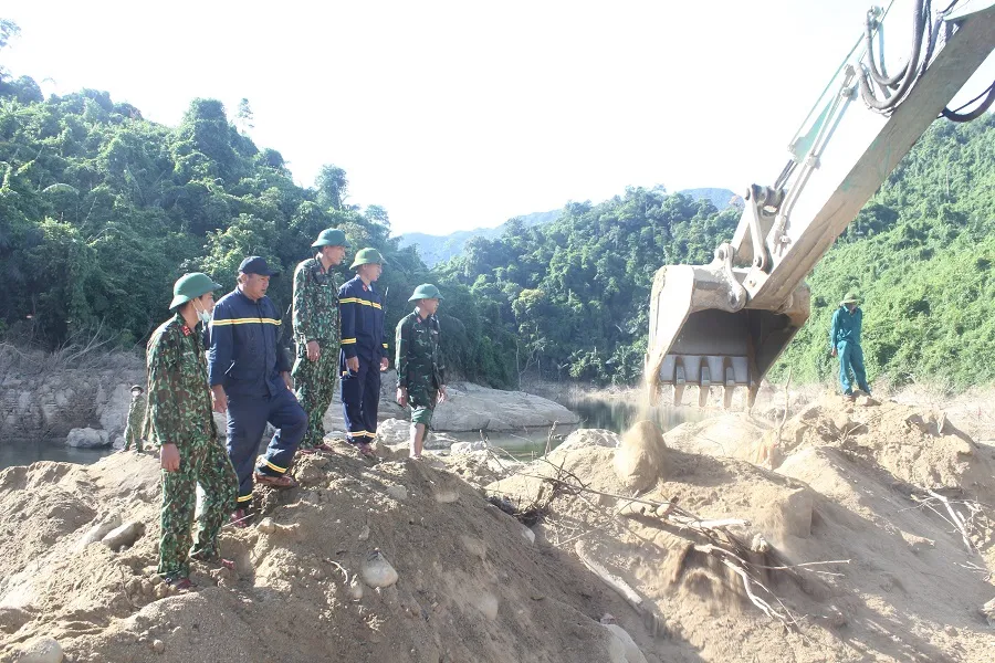 Tìm thấy nhiều vật dụng cá nhân của các nạn nhân tại Thủy điện Rào Trăng 3 ảnh 3