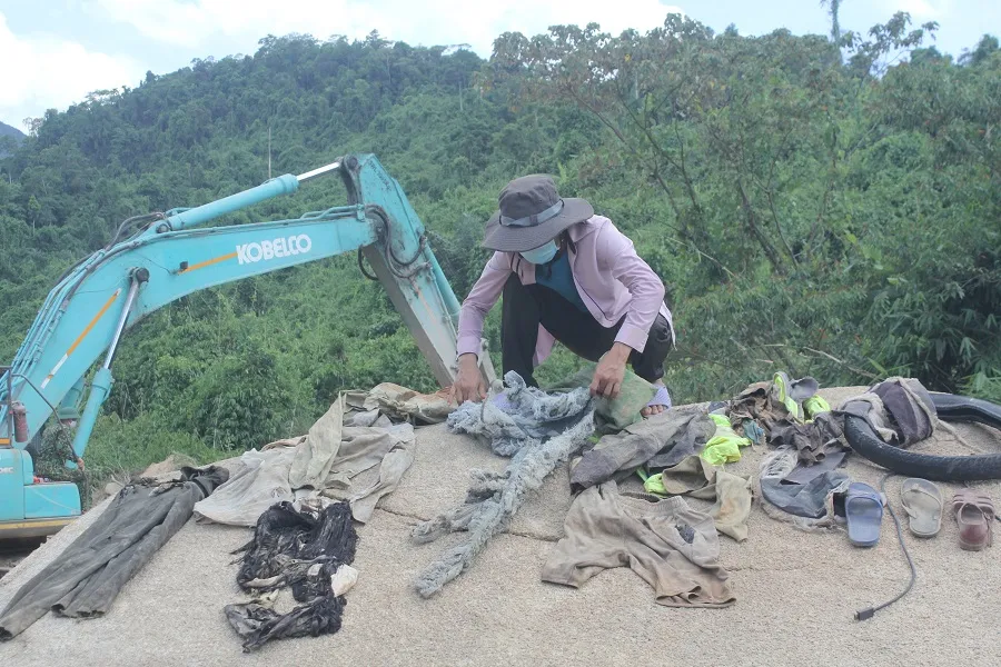 Tìm thấy nhiều vật dụng cá nhân của các nạn nhân tại Thủy điện Rào Trăng 3 ảnh 4