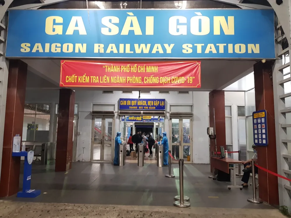 Tổ chức chạy thêm nhiều đoàn tàu đưa bà con miền Trung từ TPHCM về quê ảnh 2