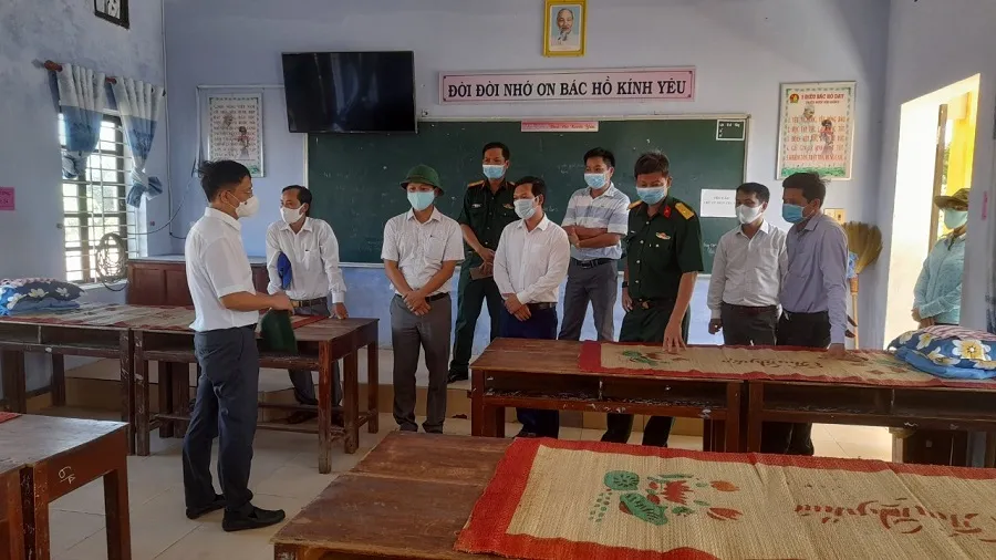 Hàng ngàn người từ miền Nam về Thừa Thiên – Huế vật vờ chờ khai báo y tế ảnh 13