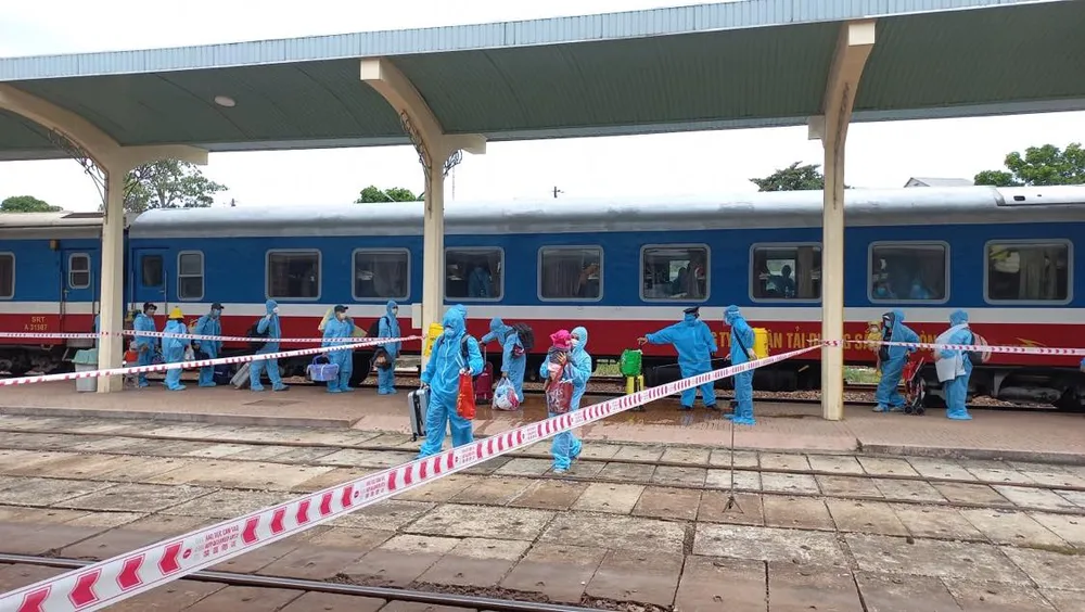 Chuyến tàu đặc biệt đưa 376 người dân từ TPHCM về Huế an toàn ảnh 2