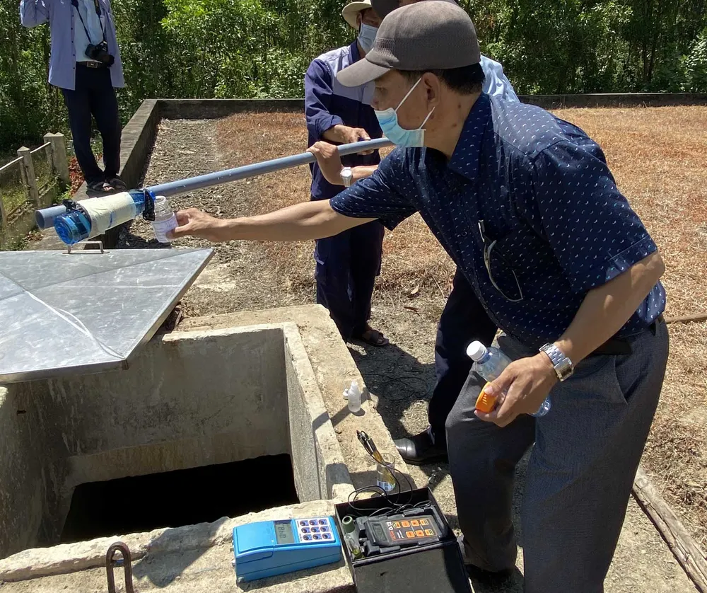 Sự cố nhà máy Chân Mây cung cấp nước bẩn, đục cho người dân: Lấy mẫu xét nghiệm chất lượng nước ảnh 1