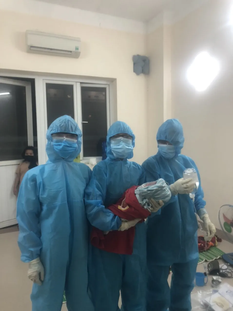 Giúp sản phụ “vượt cạn” thành công ngay trong khu cách ly ảnh 1