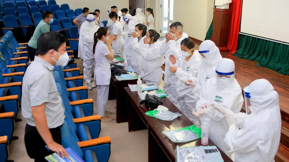 Nhiều địa phương miền Trung đưa đoàn y, bác sĩ tình nguyện tham gia hỗ trợ TPHCM chống dịch Covid-19 ảnh 2