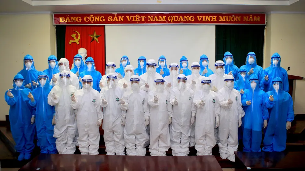 Nhiều địa phương miền Trung đưa đoàn y, bác sĩ tình nguyện tham gia hỗ trợ TPHCM chống dịch Covid-19 ảnh 1