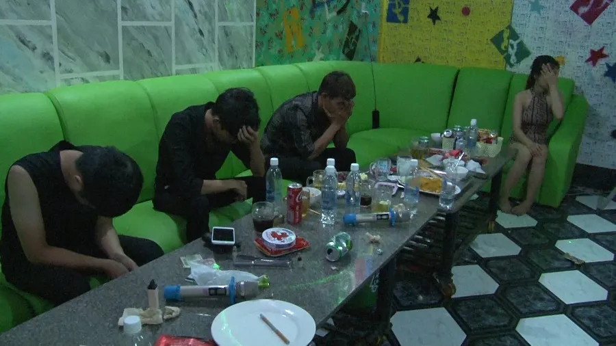 Xử phạt chủ quán karaoke để các đối tượng lợi dụng chơi ma túy ảnh 2