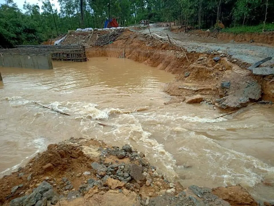 Thừa Thiên – Huế: Tìm kiếm 12 người đi rừng mất liên lạc từ trước bão số 5 ảnh 1