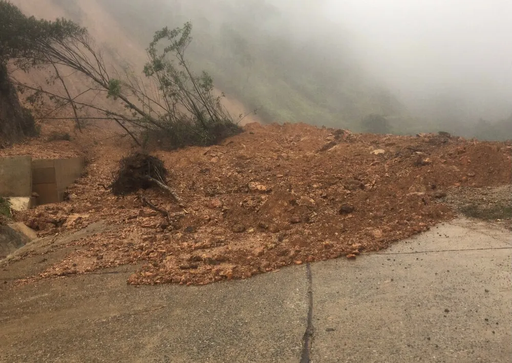 Thừa Thiên - Huế: Khẩn cấp di dời người dân vùng có nguy cơ sạt lở ảnh 1