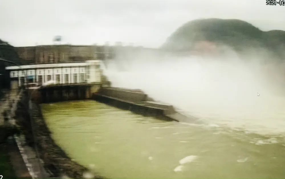 Tìm thấy thi thể 2 nạn nhân vụ lật ghe gần chân đập Thủy điện Hương Điền ảnh 1