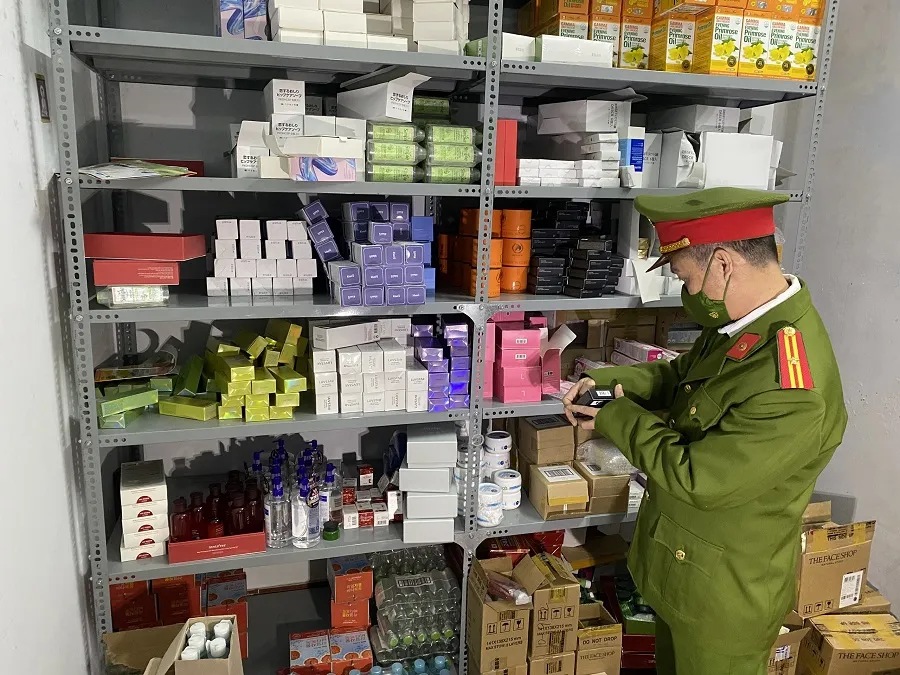 Phát hiện 284 kiện hàng trị giá 1 tỷ đồng không rõ nguồn gốc ảnh 1