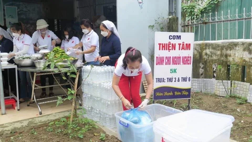 Giáng sinh yêu thương giữa đại dịch Covid-19 ảnh 7