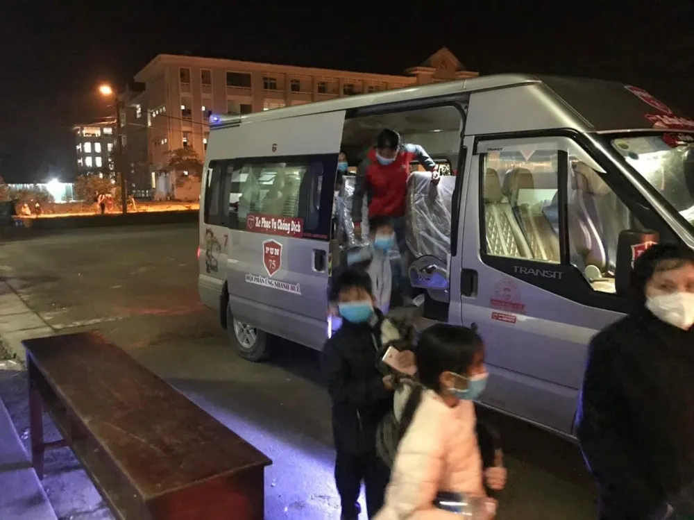 Huế: Phụ huynh như “ngồi trên lửa” vì học sinh tiểu học phải thi học kỳ 1 tập trung ảnh 1