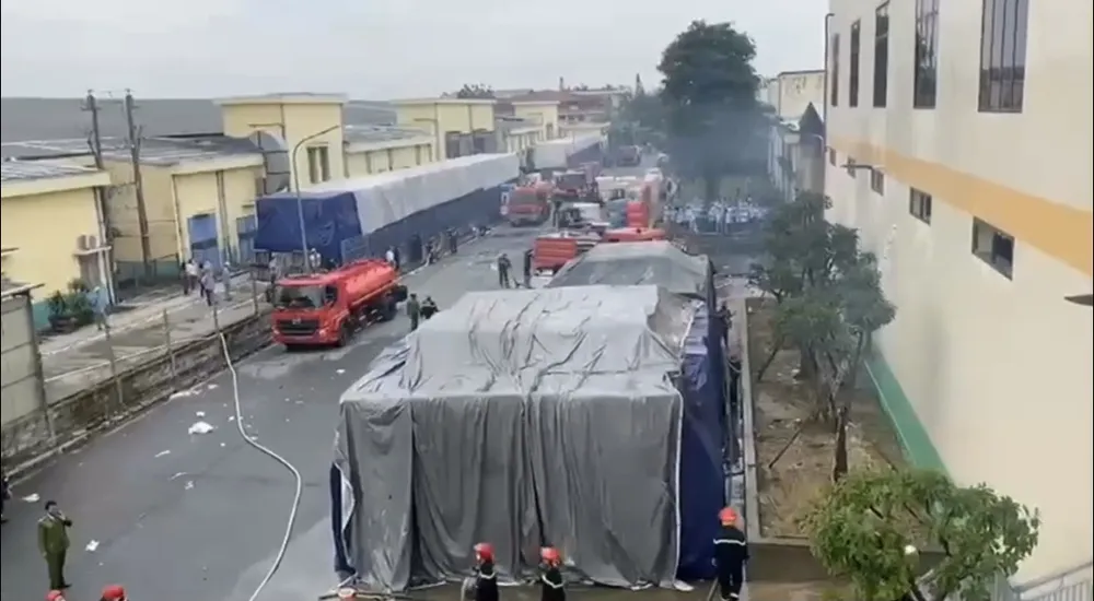 Thừa Thiên – Huế: Chữa cháy thành công tại kho bông nguyên liệu 1.500m² ảnh 2