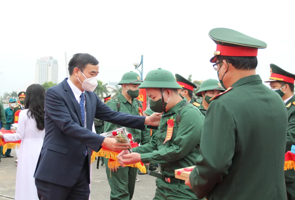 Miền Trung: Hàng ngàn thanh niên lên đường nhập ngũ   ảnh 5