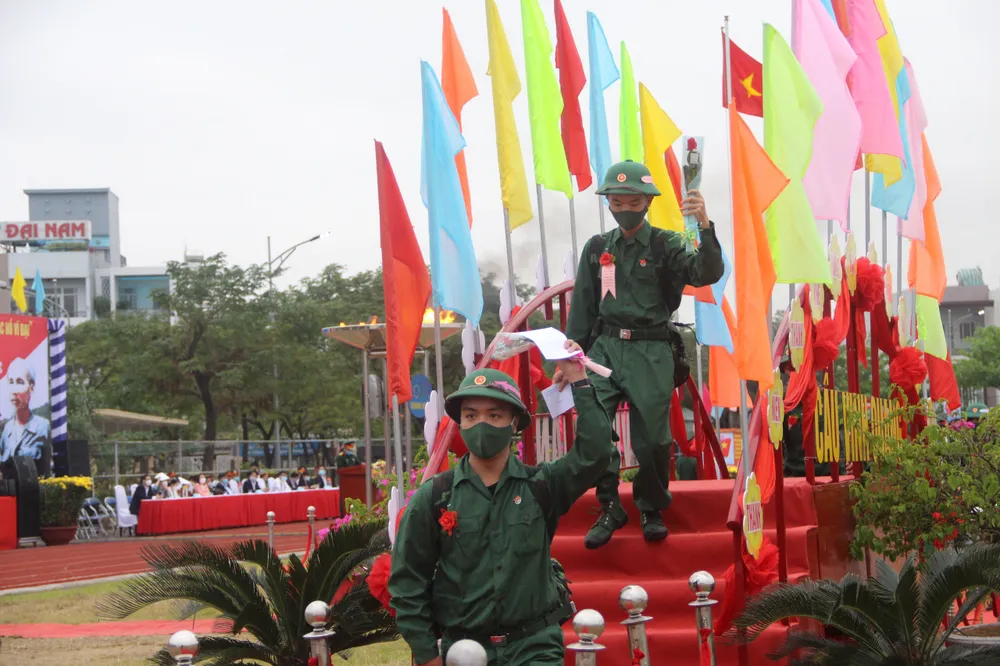Miền Trung: Hàng ngàn thanh niên lên đường nhập ngũ   ảnh 6