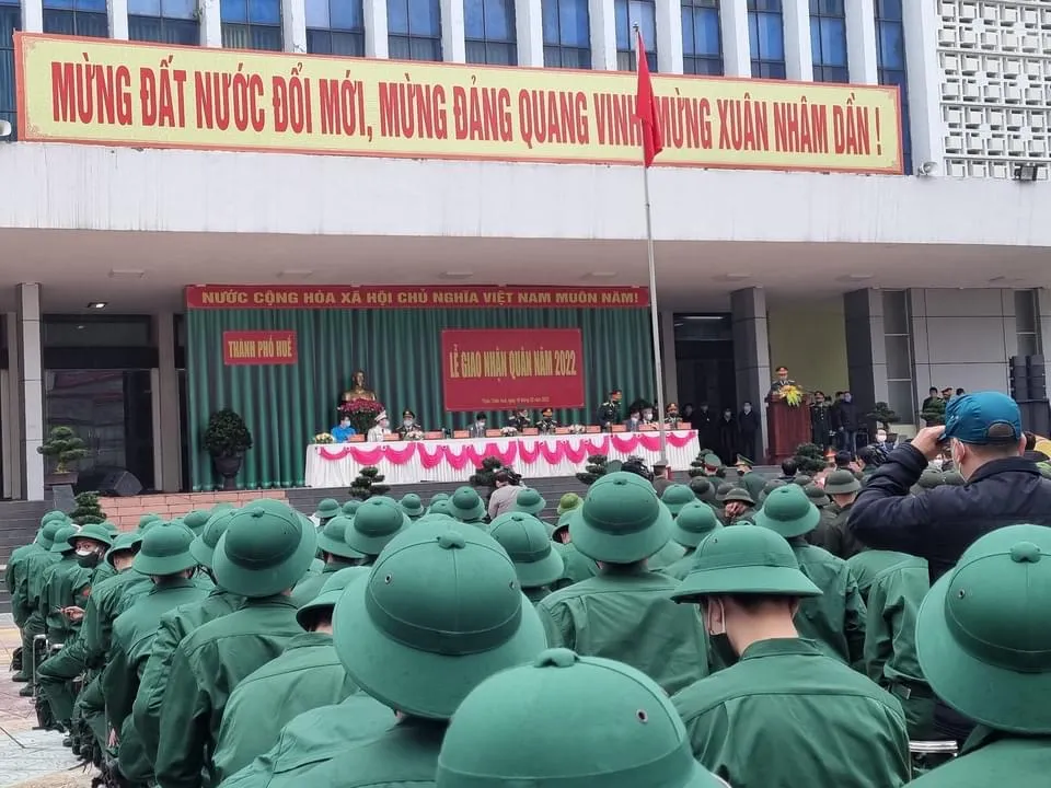 Miền Trung: Hàng ngàn thanh niên lên đường nhập ngũ   ảnh 1