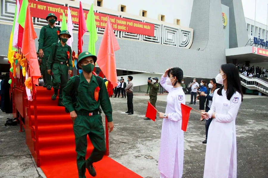 Miền Trung: Hàng ngàn thanh niên lên đường nhập ngũ   ảnh 4