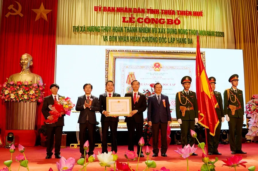 Thị xã đầu tiên tại Thừa Thiên – Huế hoàn thành nhiệm vụ xây dựng NTM  ảnh 3