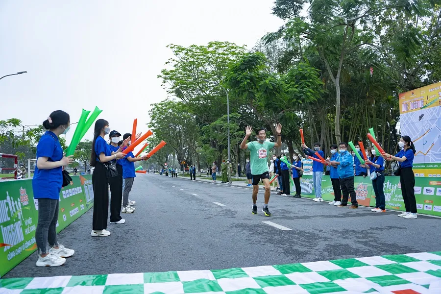 Hơn 4.000 người cùng chạy vì một Huế xanh ảnh 9
