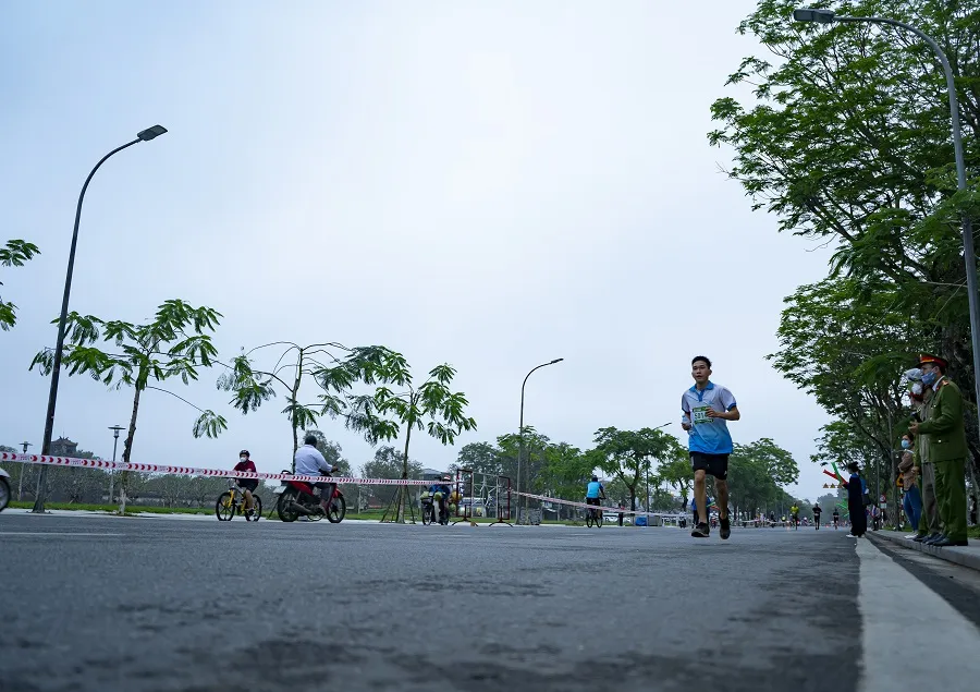 Hơn 4.000 người cùng chạy vì một Huế xanh ảnh 10