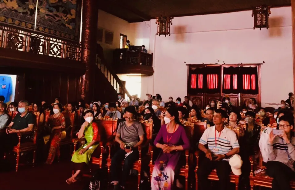 Đoàn 600 khách tham quan Đại nội Huế  ảnh 1