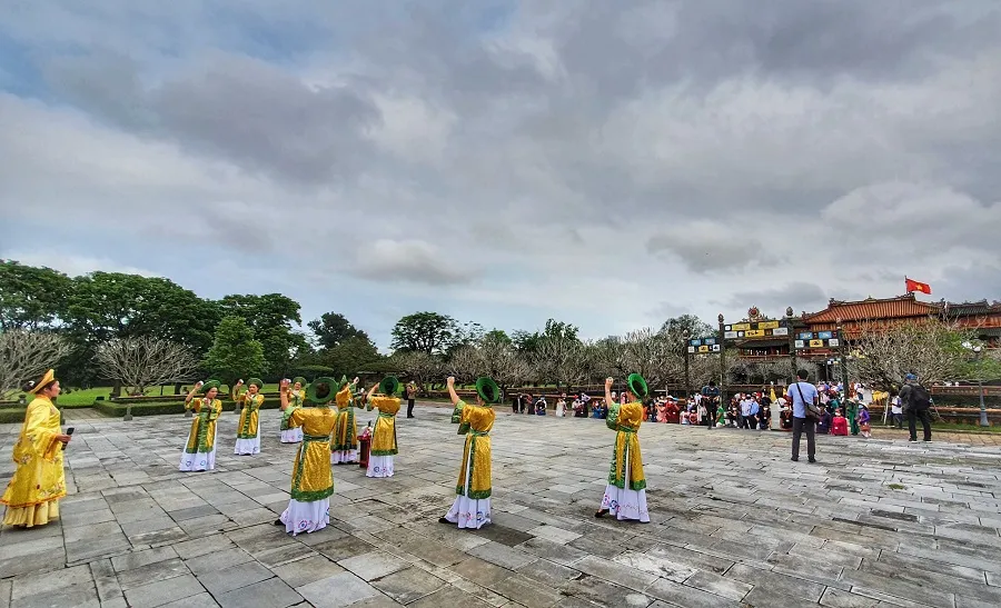 Đoàn 600 khách tham quan Đại nội Huế  ảnh 6