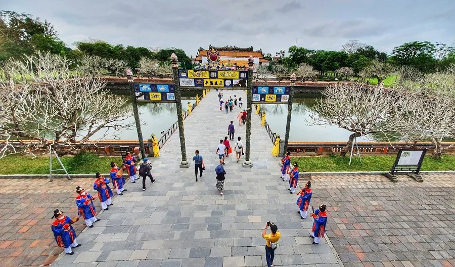 Đoàn 600 khách tham quan Đại nội Huế  ảnh 8