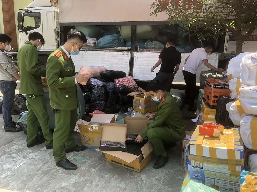 Phát hiện xe ô tô vận chuyển đồ chơi trẻ em nguy hiểm ảnh 3