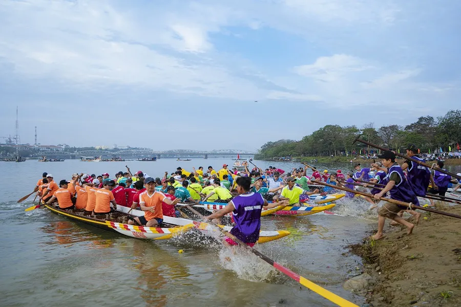 Thu hồi Giải Phong cách đội ghe tung mái chèo đánh văng các tay bơi đội bạn xuống sông ảnh 2
