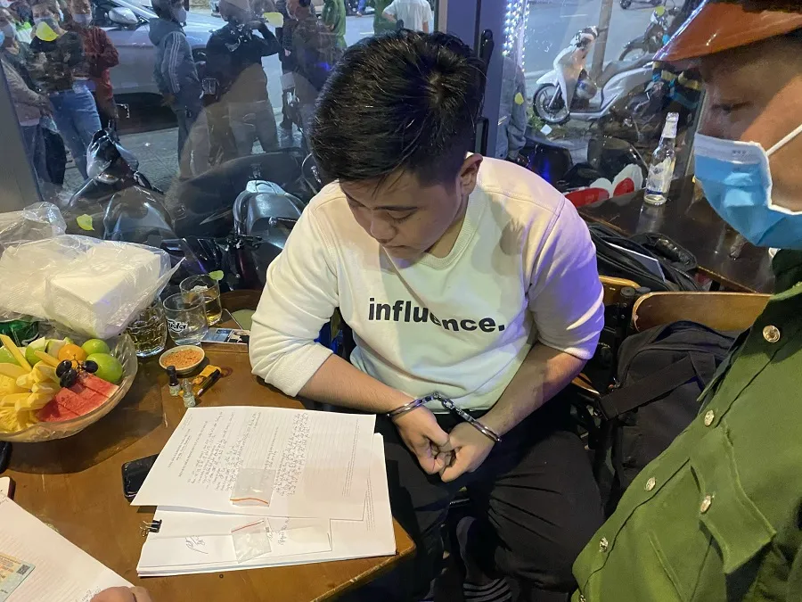 Thừa Thiên - Huế: Bắt giữ nhiều đối tượng tàng trữ ma túy tại Pub Beer Century ảnh 1