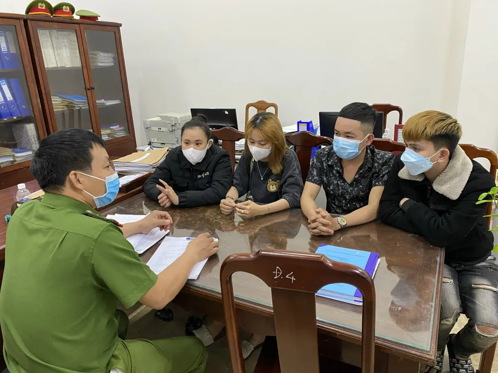 Thừa Thiên - Huế: Bắt giữ nhiều đối tượng tàng trữ ma túy tại Pub Beer Century ảnh 2