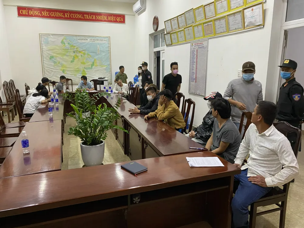 Thừa Thiên - Huế: Bắt giữ nhiều đối tượng tàng trữ ma túy tại Pub Beer Century ảnh 3