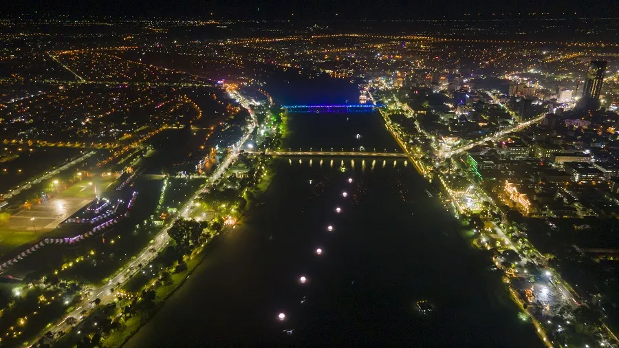 Sông Hương lung linh nhiệm màu cung đón 7 bước đi thanh tịnh của Đức Phật ảnh 5