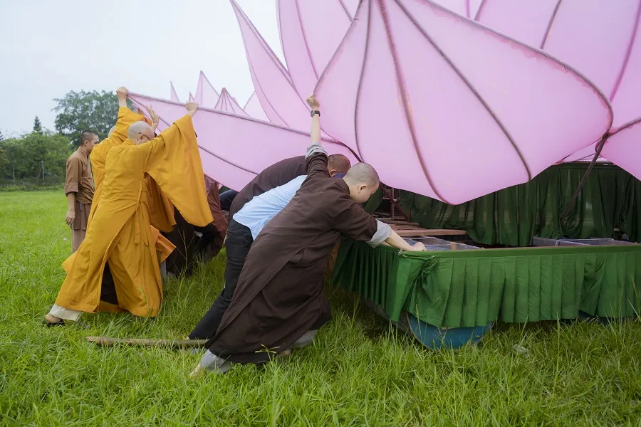 Cố đô Huế rộn ràng mùa Phật đản ảnh 1