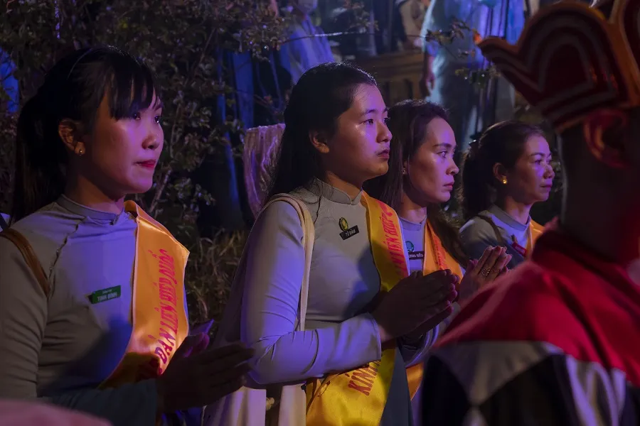 Sông Hương lung linh nhiệm màu cung đón 7 bước đi thanh tịnh của Đức Phật ảnh 15