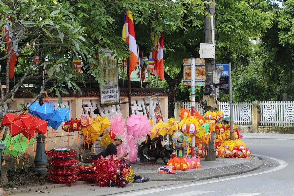 Cố đô Huế rộn ràng mùa Phật đản ảnh 10