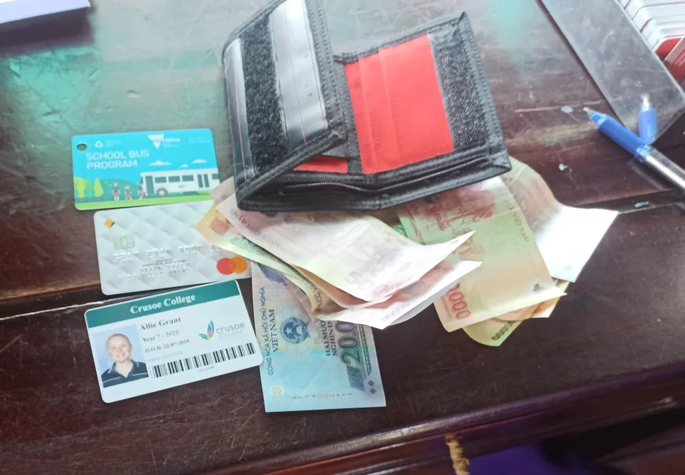 Kết nối để trả tài sản cho du khách đánh rơi tại Đại nội Huế ảnh 1